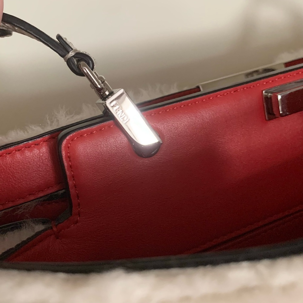 Hold Fendi shearling peekaboo bag - Picture 10 of 16